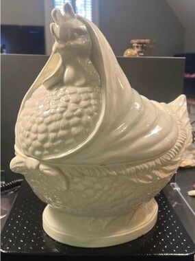 1970’s Lidded Figural Lidded Chicken Cookie Jar/Soup Toureen